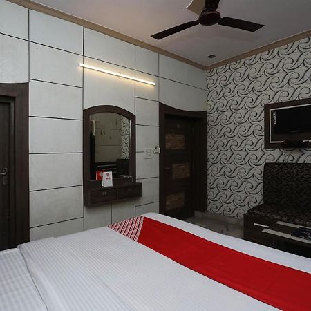 Oyo 29411 Hotel Vanshika Агра Экстерьер фото